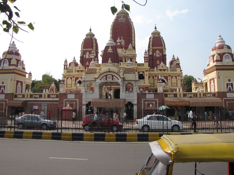 lakshmi narayan tempel.jpg - De volgende stop is bij de Lakshmi Narayan tempel, ook wel Birla Mandir genoemd.
